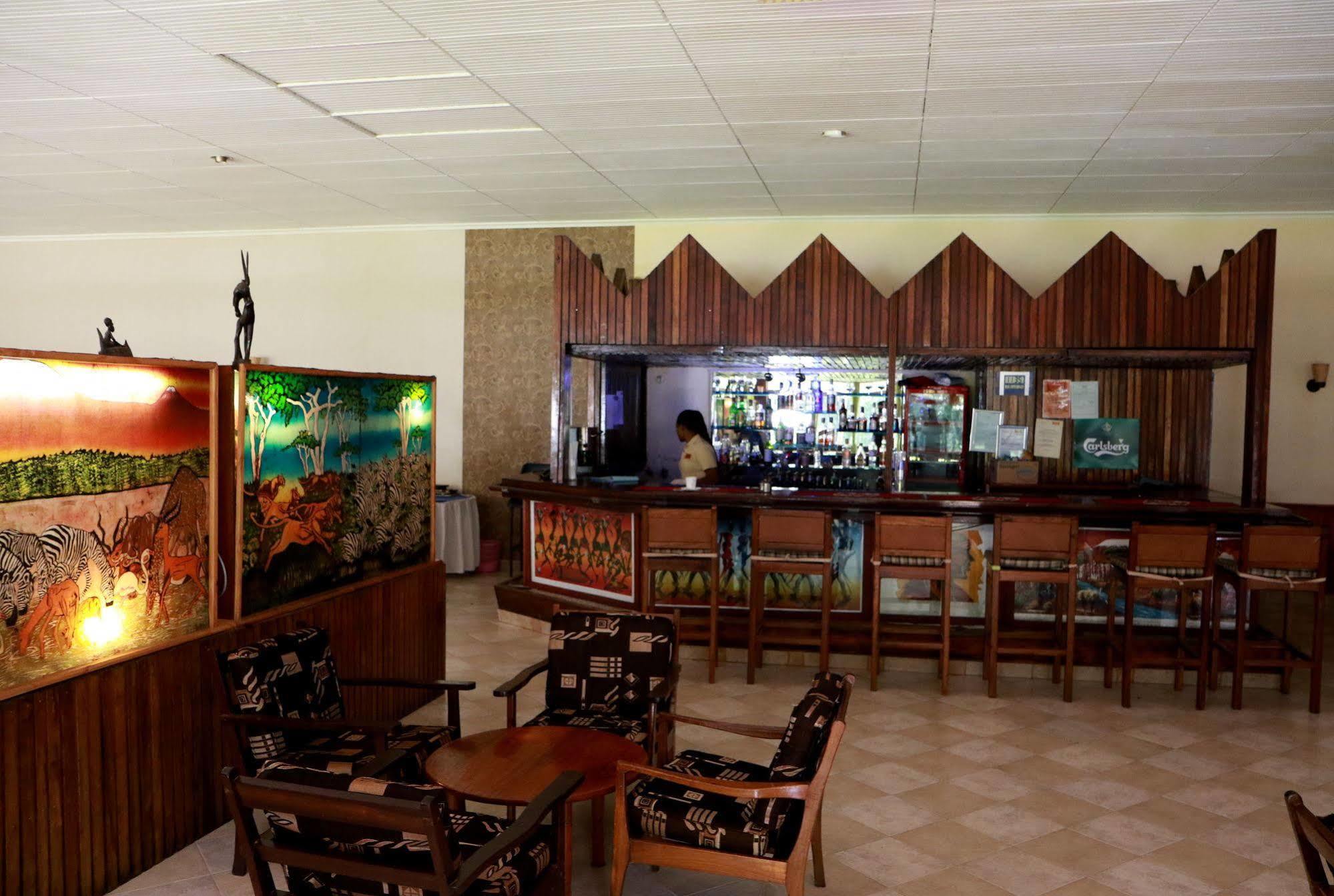 Equator Hotel 아루샤 외부 사진