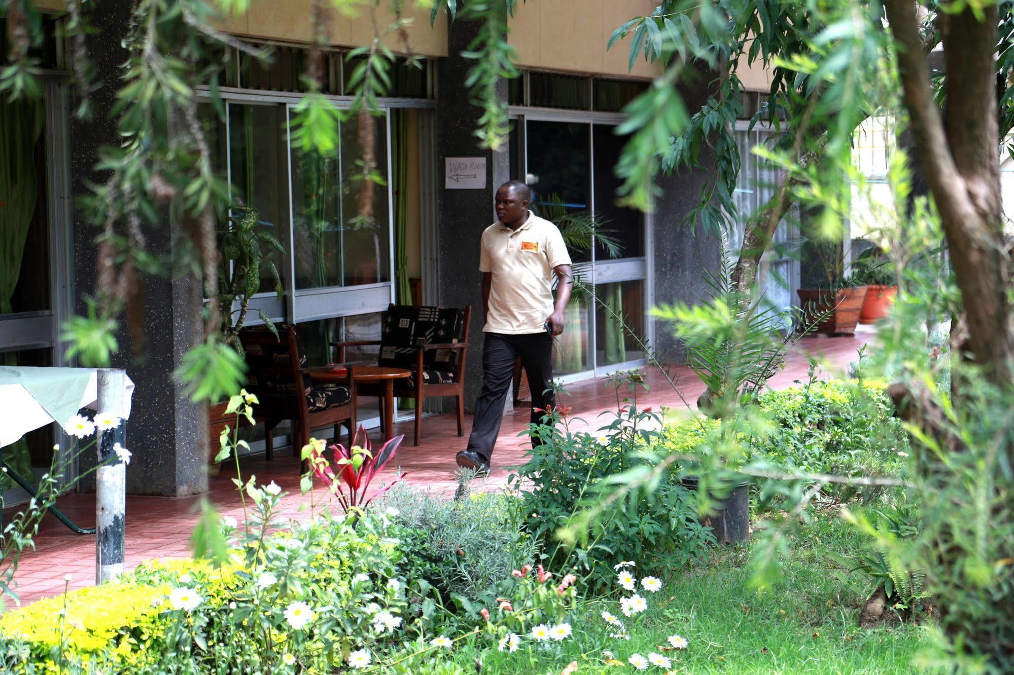 Equator Hotel 아루샤 외부 사진